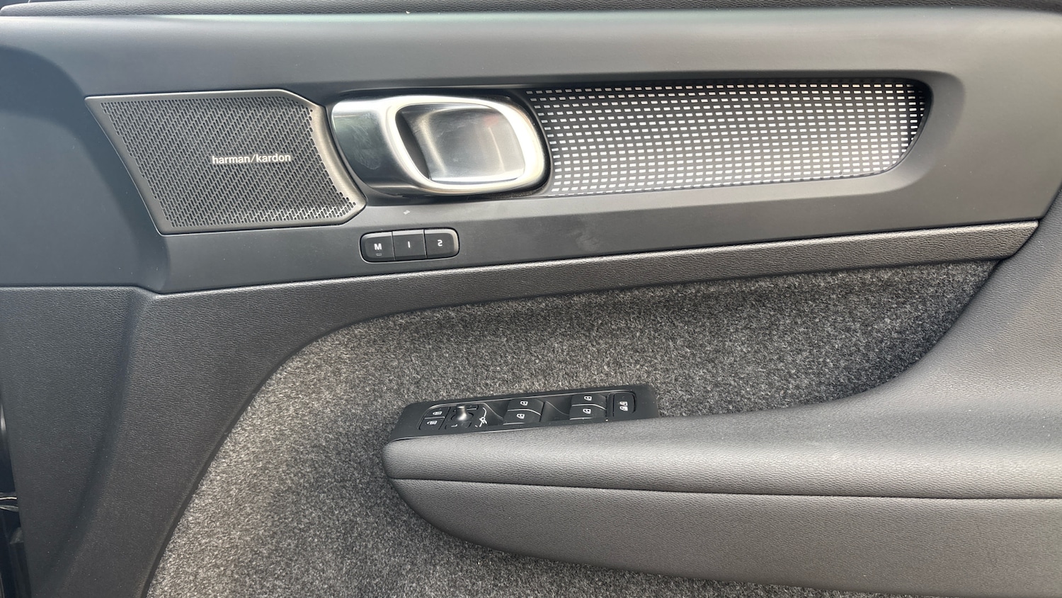 Used Volvo XC40 2025 for sale - 76653195: Photo 15