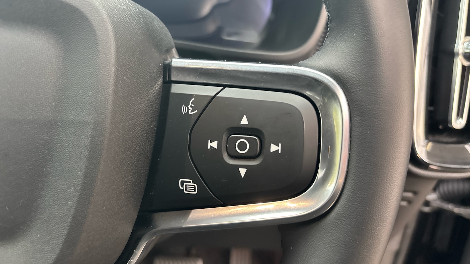 Used Volvo XC40 2025 for sale - 76653195: Photo 19