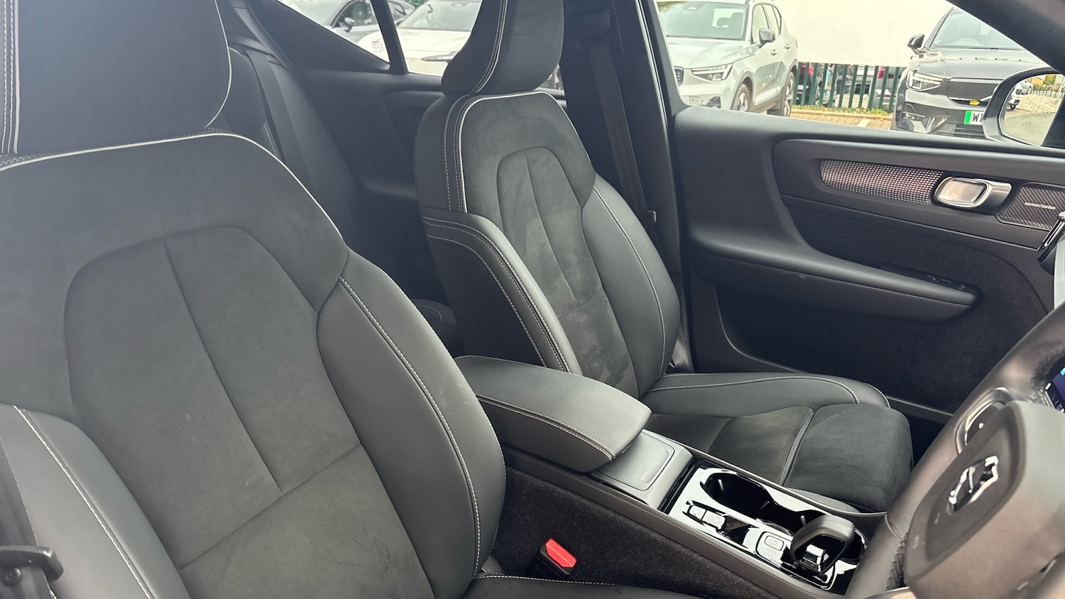 Used Volvo XC40 2025 for sale - 76653195: Photo 9