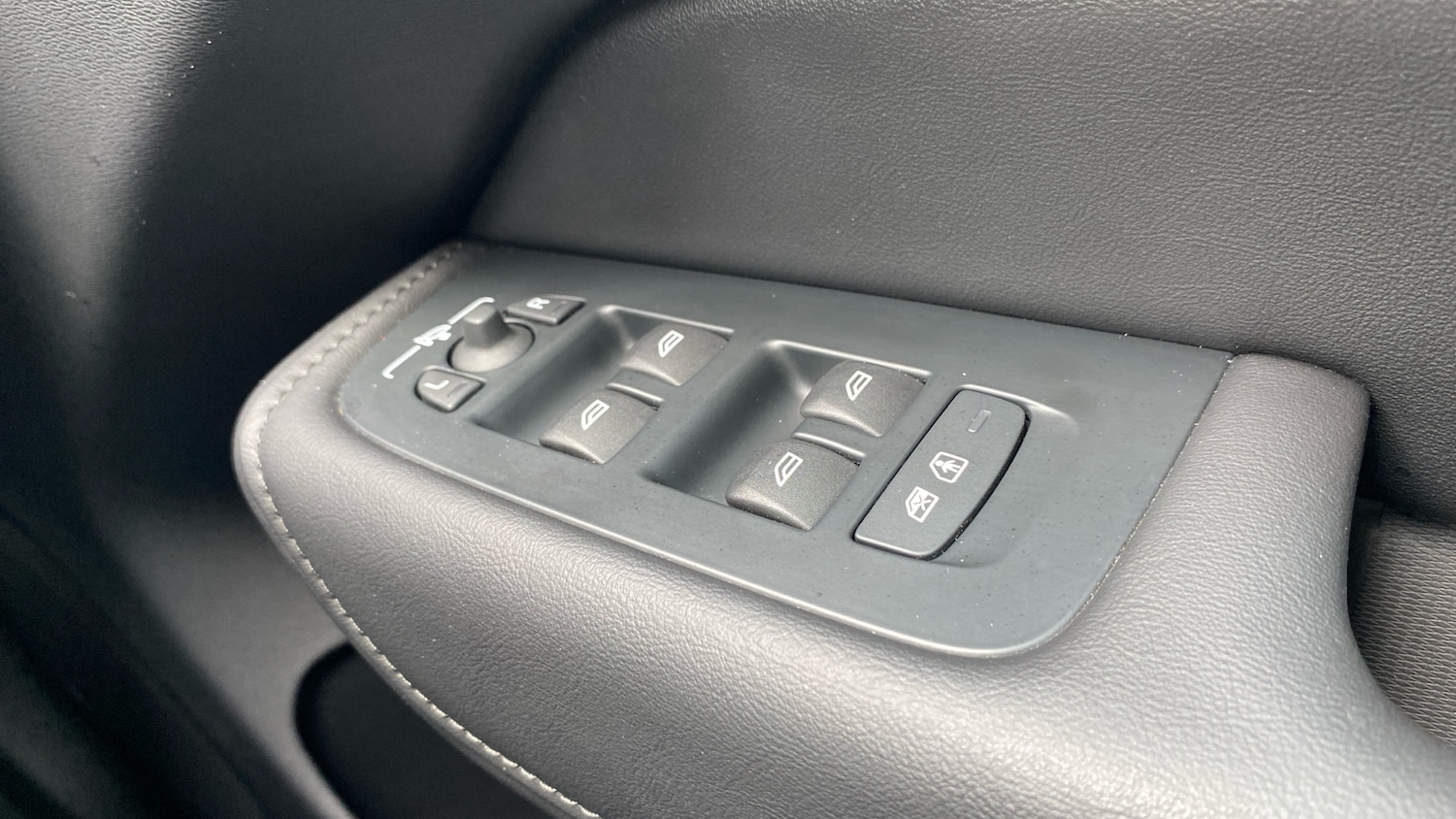 Used Volvo XC60 2024 for sale - 77336451: Photo 32