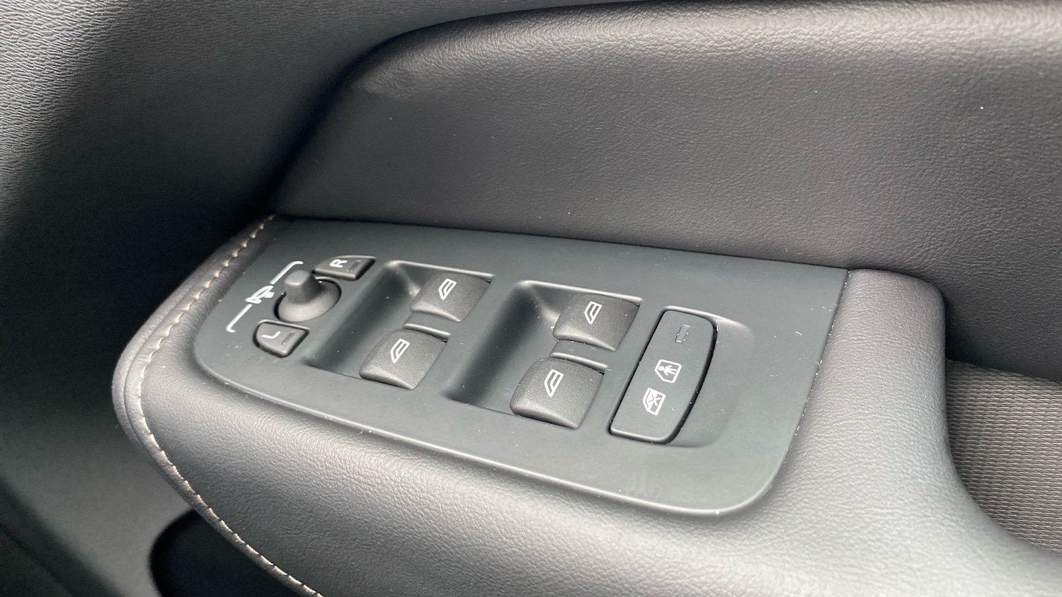 Used Volvo XC60 2025 for sale - 77651016: Photo 29