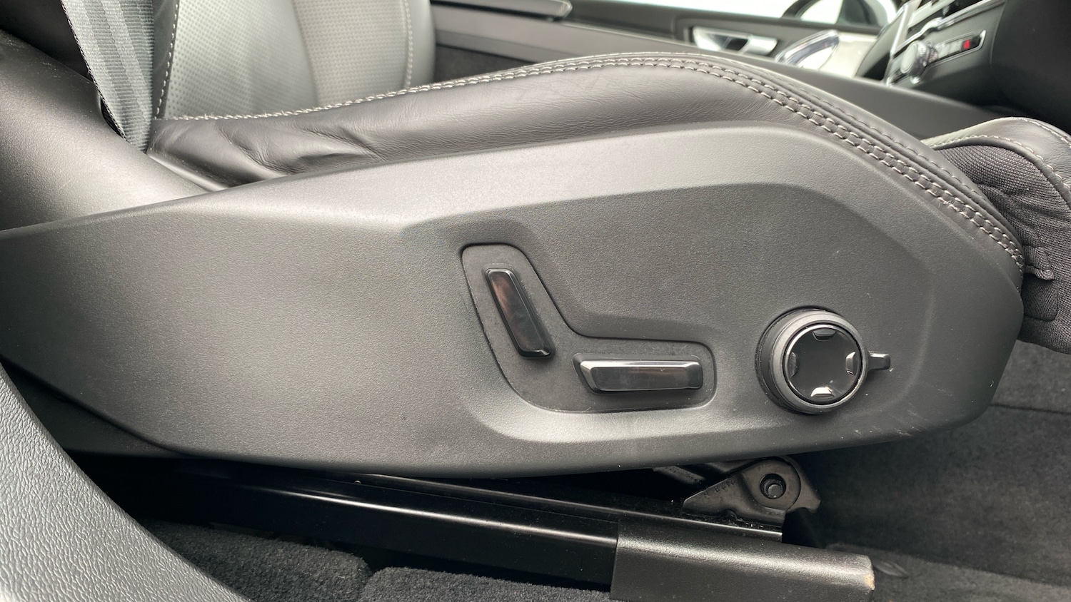 Used Volvo XC60 2025 for sale - 77651016: Photo 35