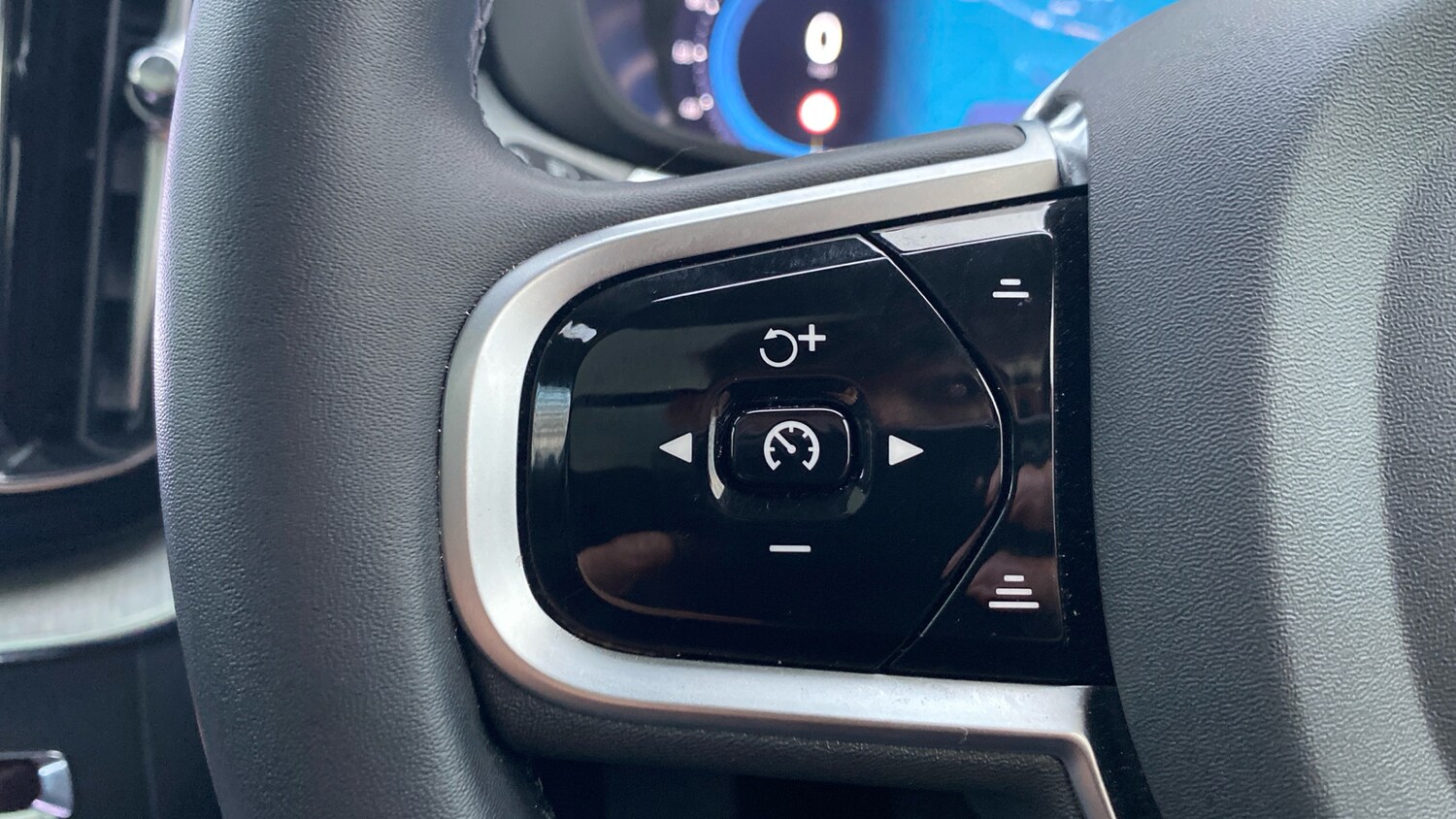 Used Volvo XC60 2025 for sale - 76738661: Photo 17