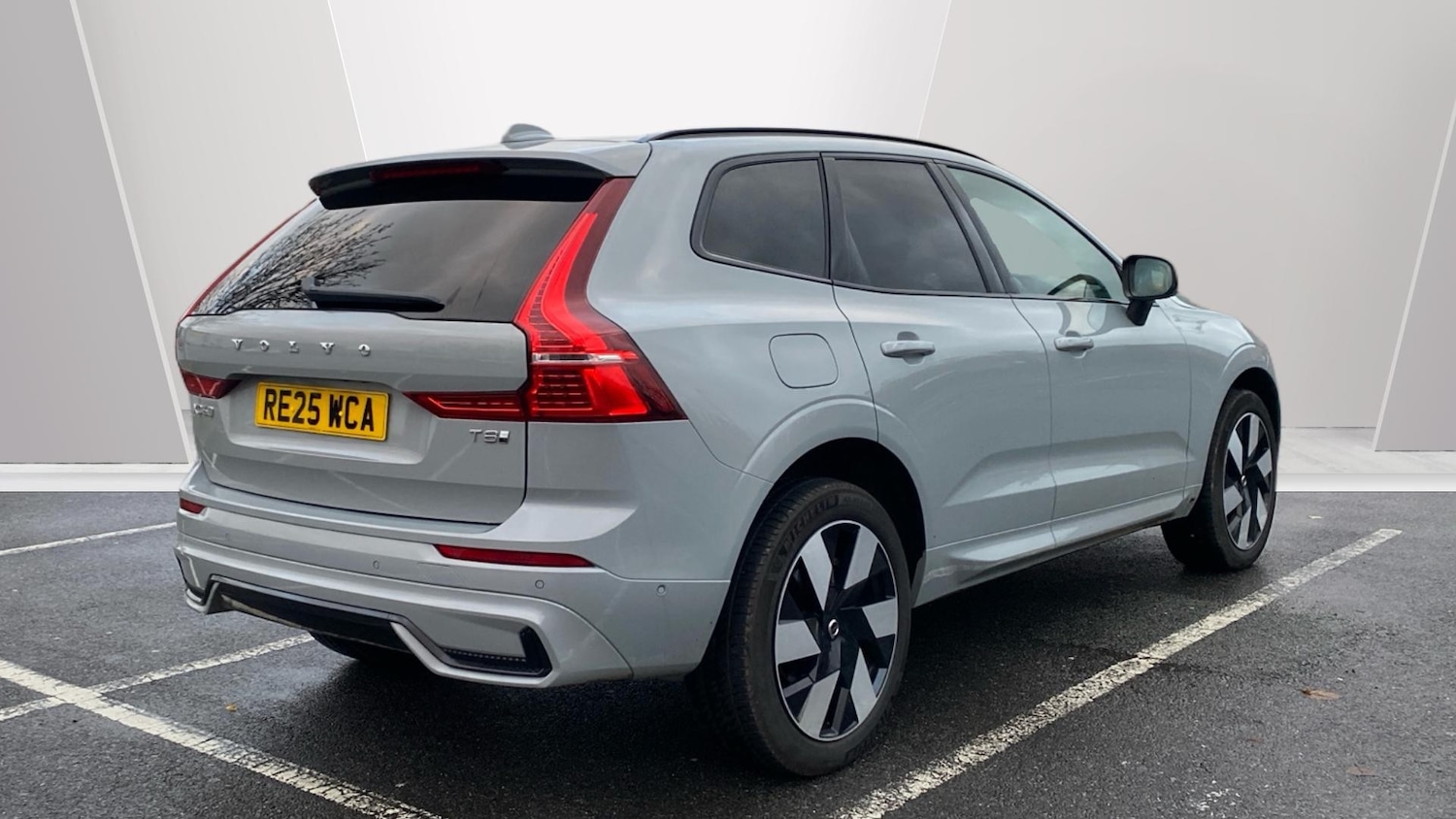 Used Volvo XC60 2025 for sale - 76738661: Photo 2