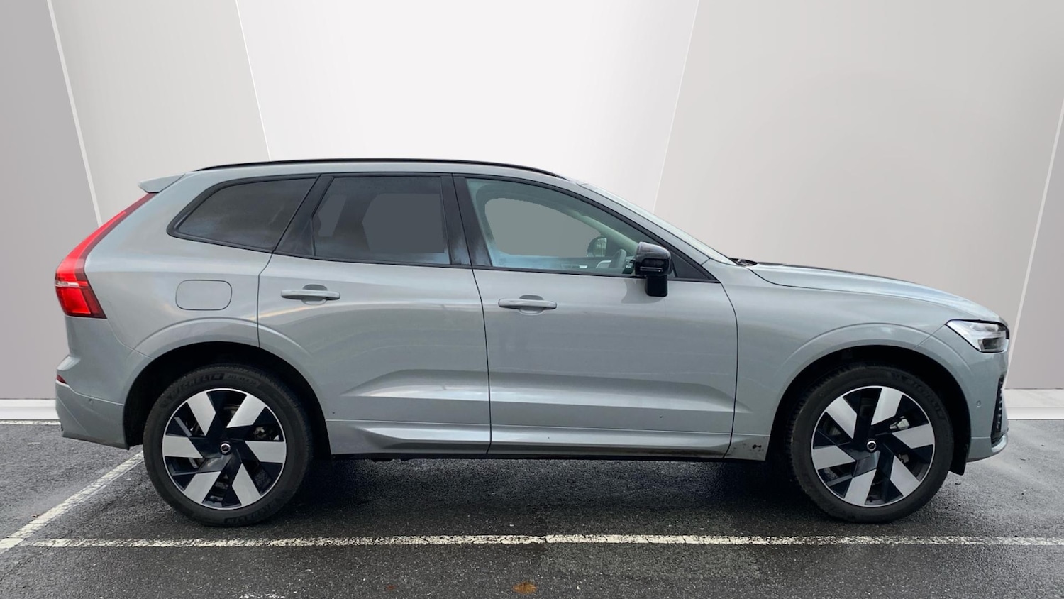 Used Volvo XC60 2025 for sale - 76738661: Photo 3