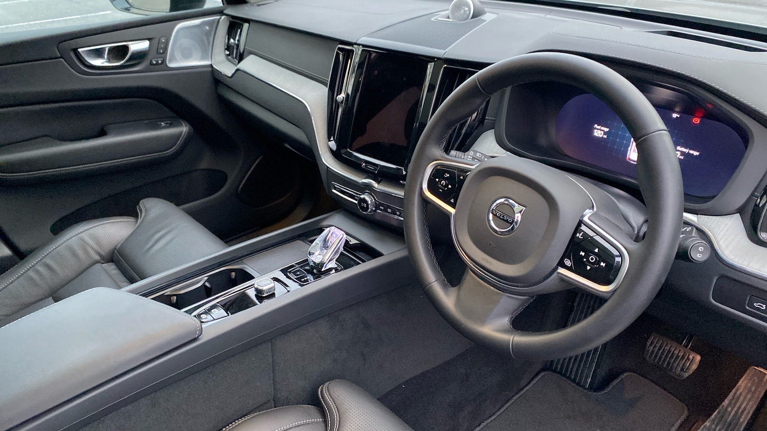 Used Volvo XC60 2025 for sale - 76738661: Photo 4
