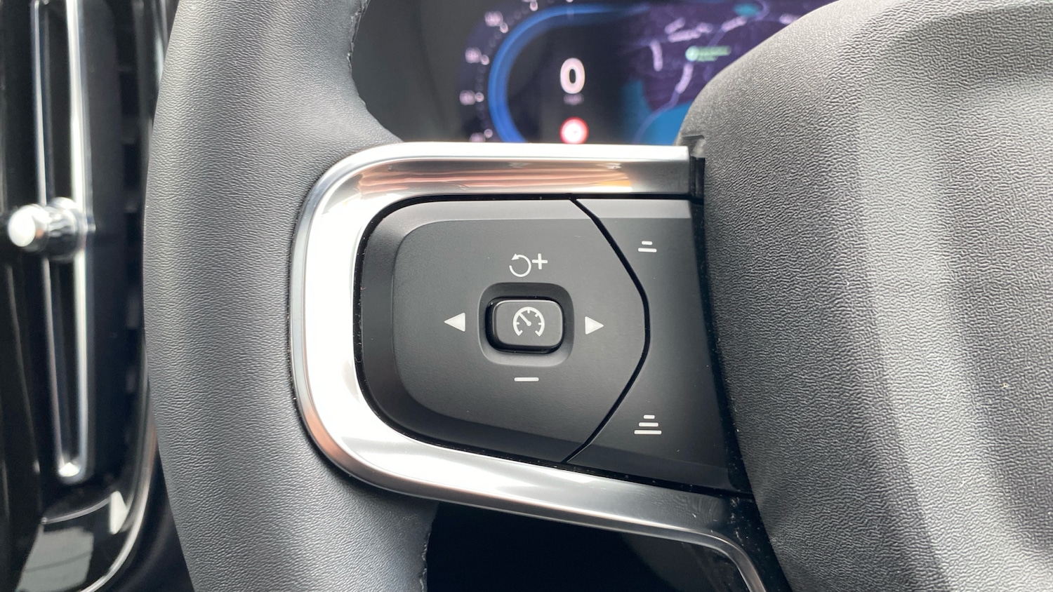 Used Volvo XC40 2022 for sale - 76653265: Photo 16