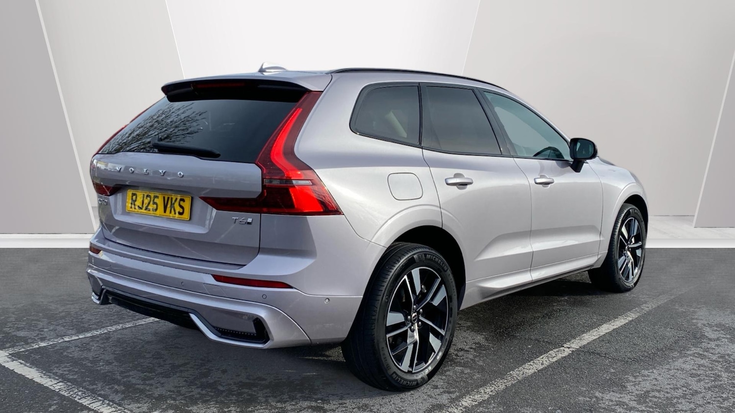Used Volvo XC60 2025 for sale - 77489902: Photo 2