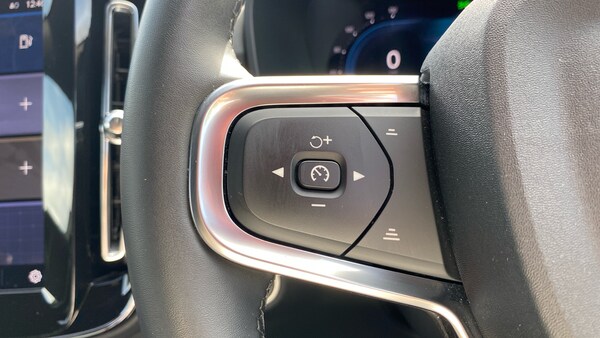 Used Volvo XC40 2025 for sale - 76025796: Photo 18