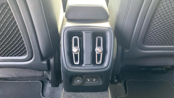 Used Volvo XC40 2025 for sale - 76025796: Photo 40