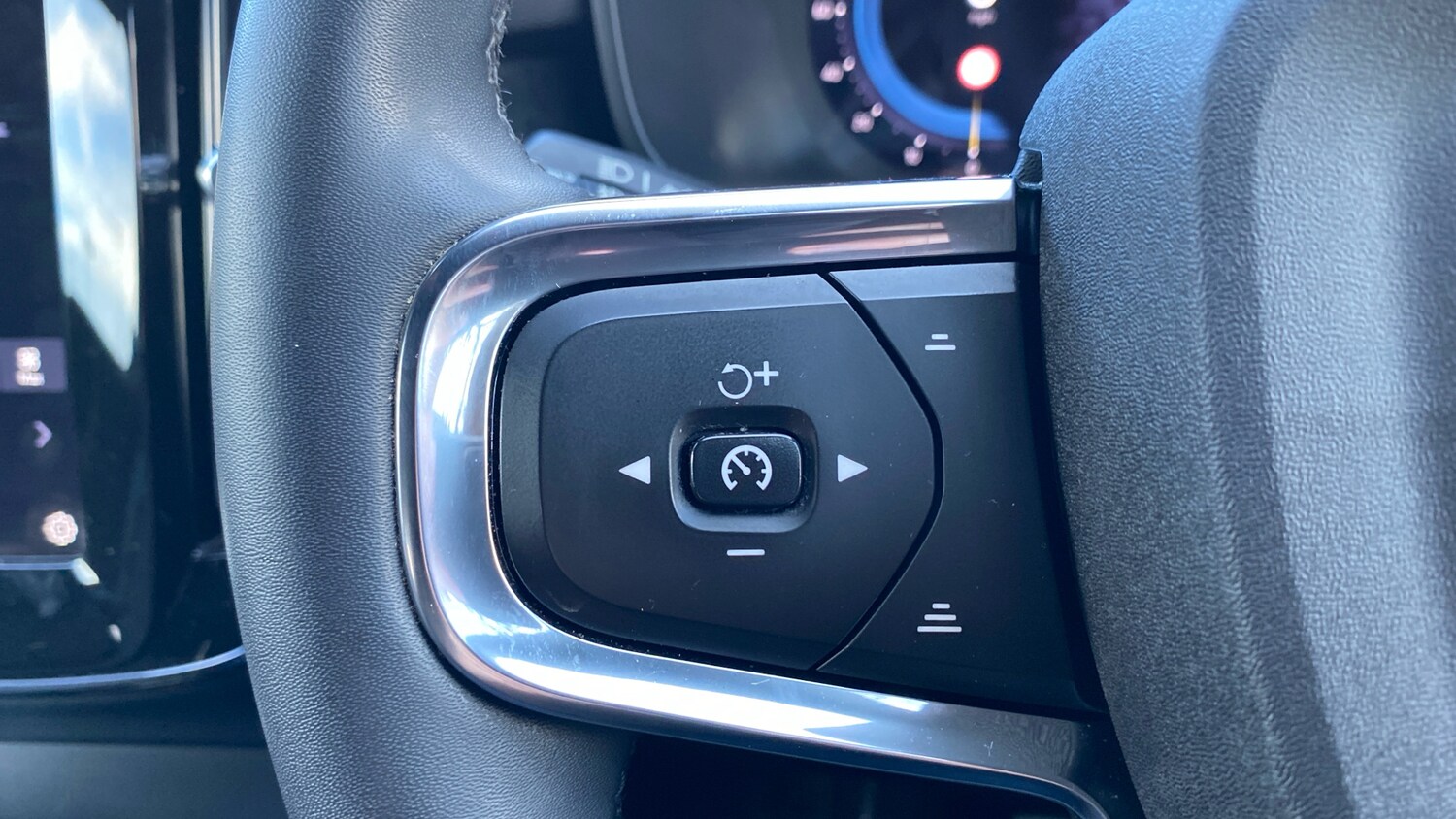 Used Volvo XC40 2022 for sale - 77342531: Photo 17