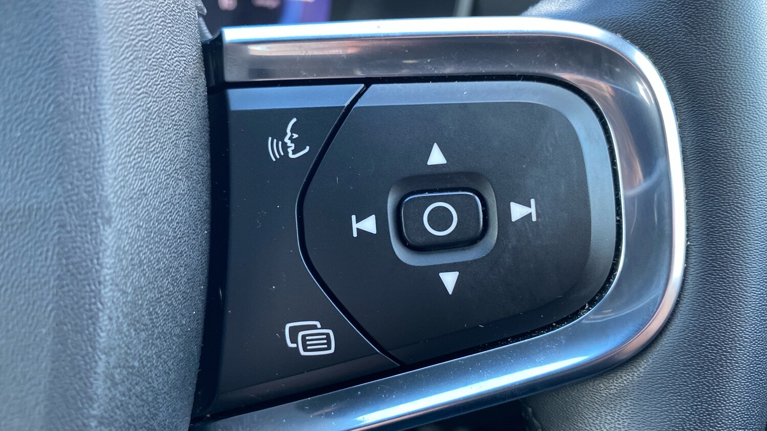 Used Volvo XC40 2022 for sale - 77342531: Photo 18