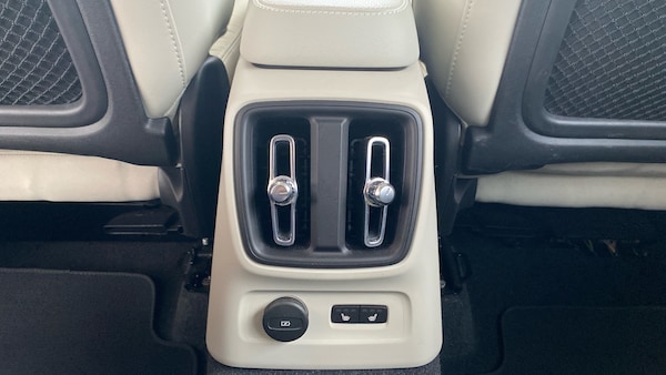 Used Volvo XC40 2023 for sale - 75526441: Photo 41