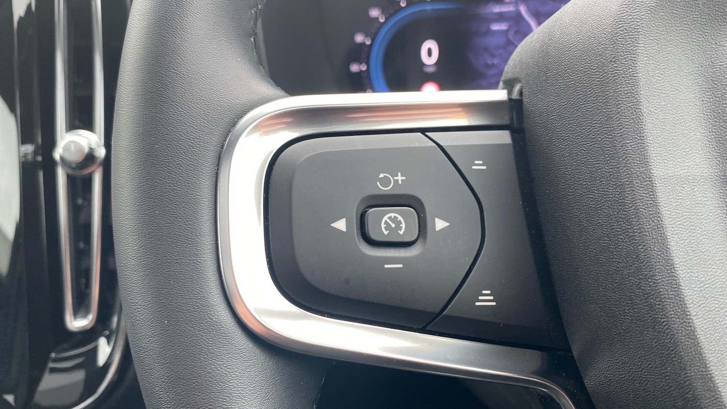 Used Volvo XC40 2024 for sale - 76653277: Photo 18