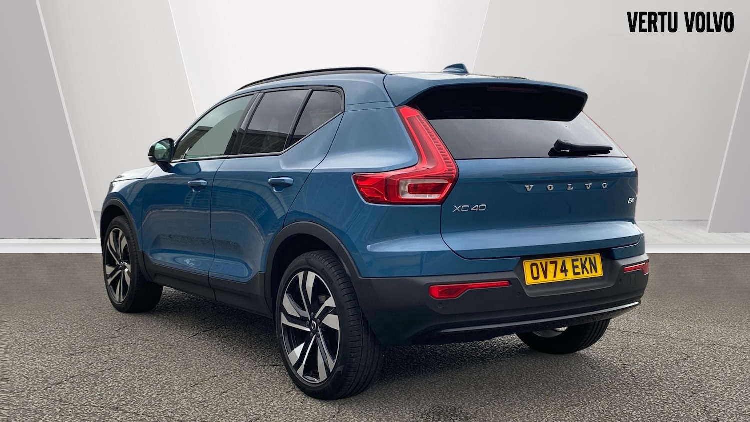 Used Volvo XC40 2024 for sale - 76653277: Photo 2