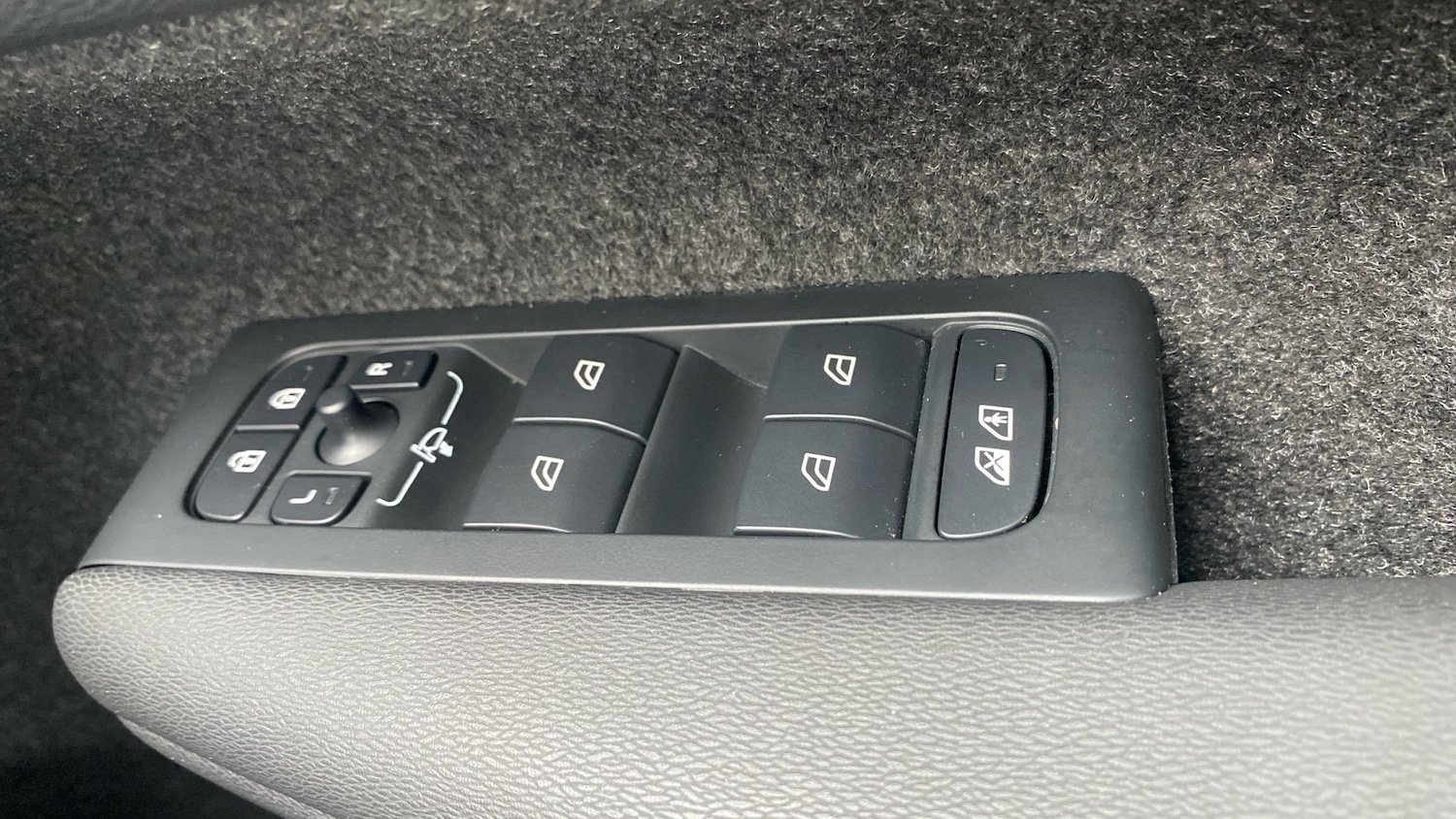 Used Volvo XC40 2024 for sale - 76653277: Photo 26