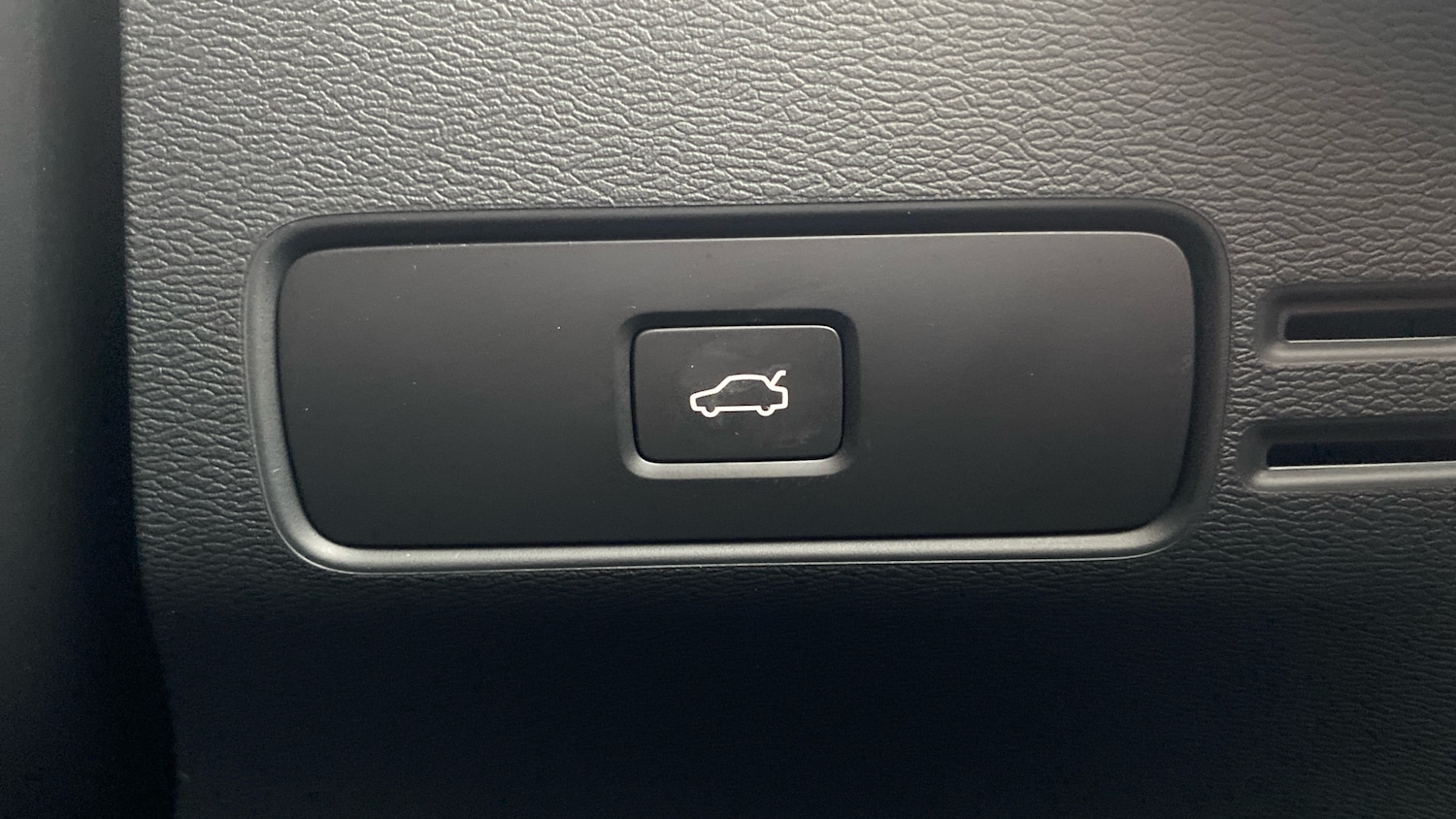 Used Volvo XC40 2024 for sale - 76653277: Photo 41