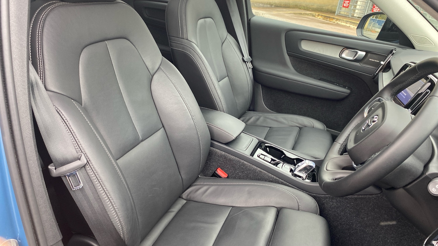 Used Volvo XC40 2024 for sale - 76653277: Photo 9