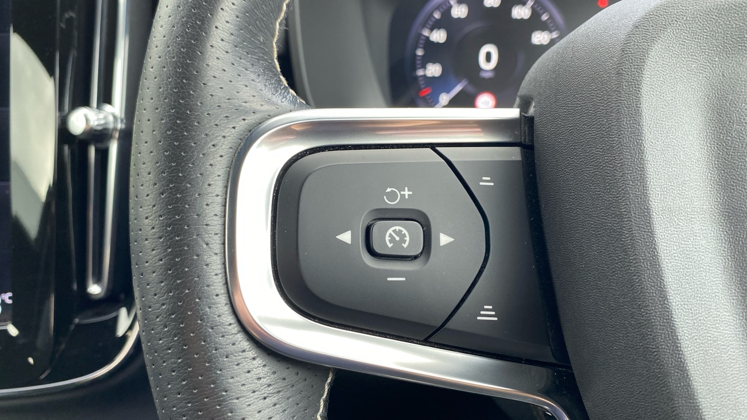 Used Volvo XC40 2020 for sale - 76653281: Photo 16