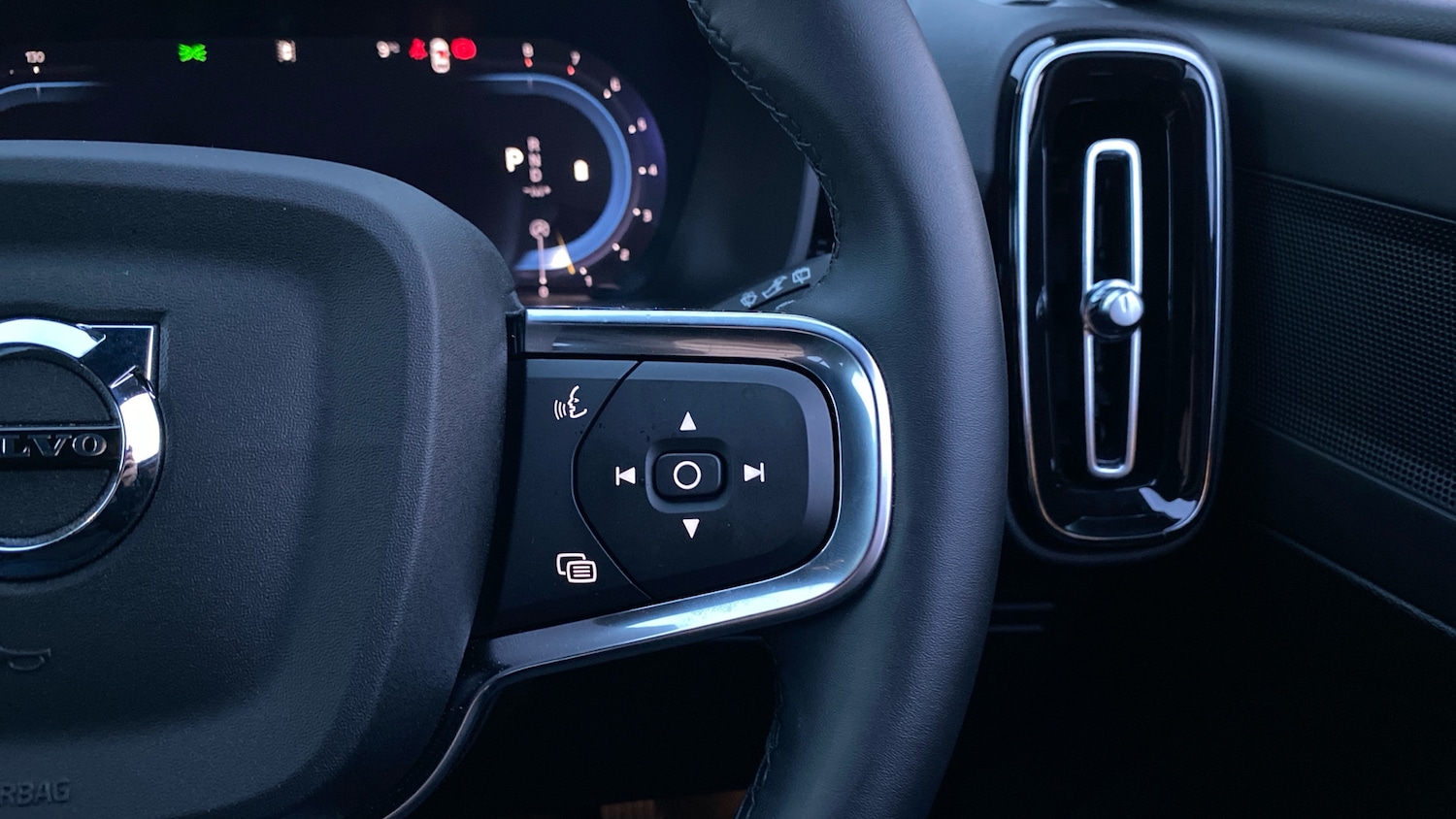 Used Volvo XC40 2024 for sale - 76722711: Photo 17