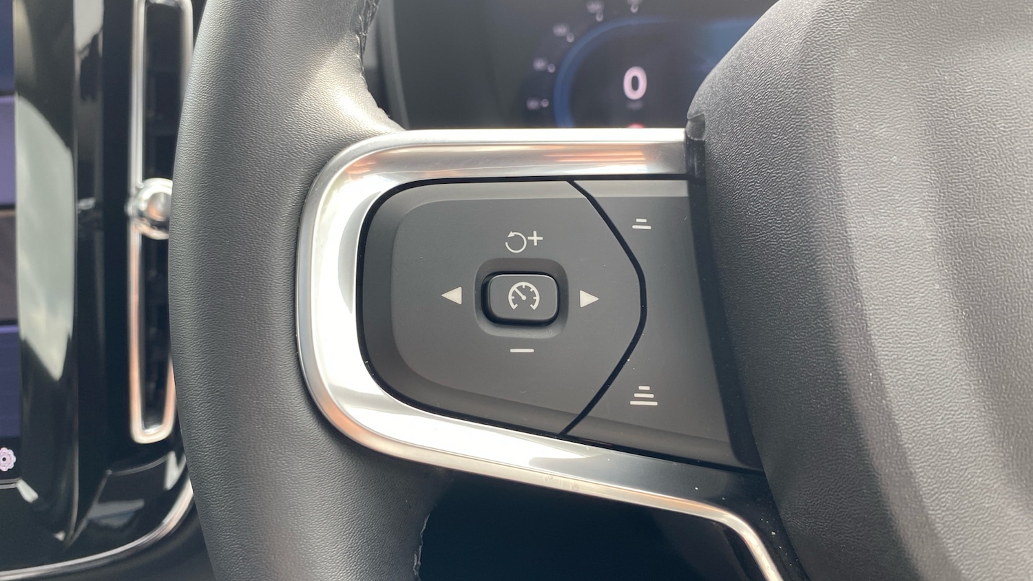 Used Volvo XC40 2025 for sale - 76006683: Photo 18