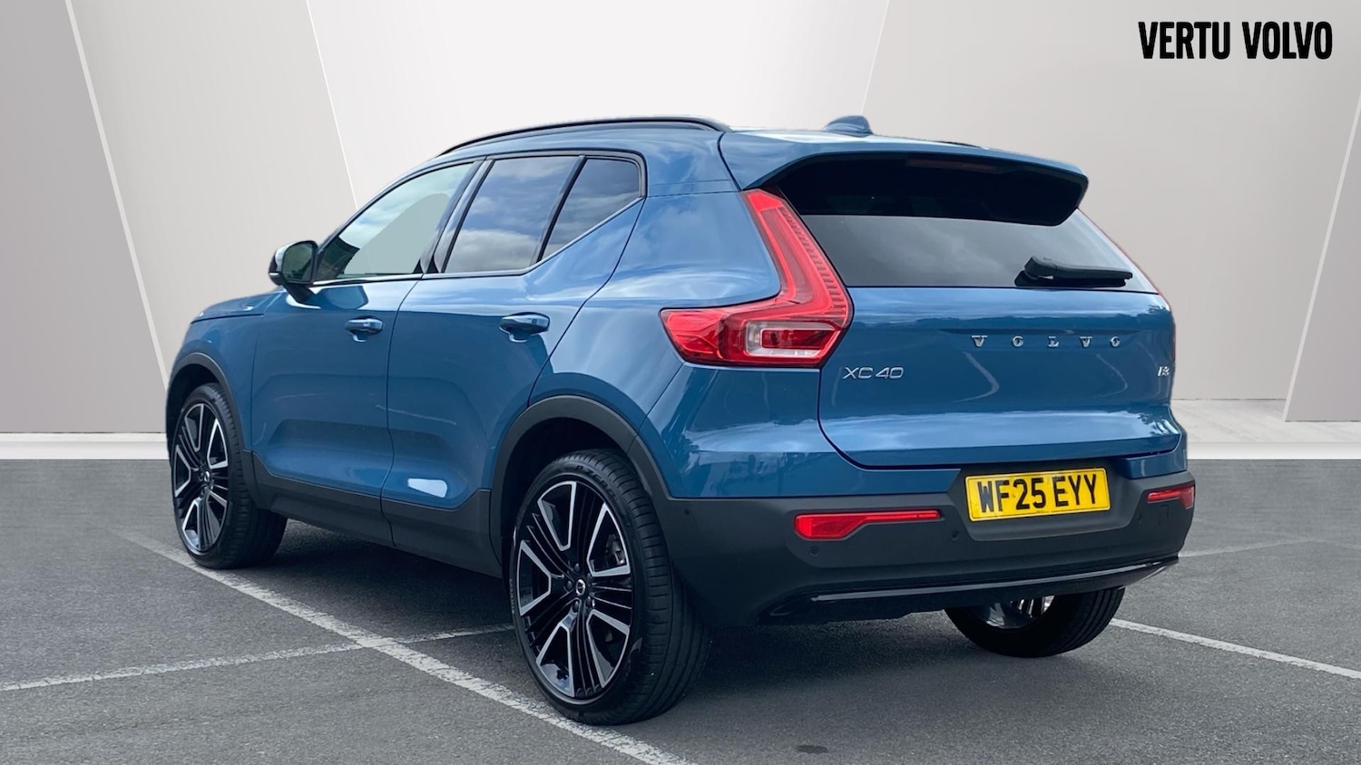 Used Volvo XC40 2025 for sale - 76006683: Photo 2