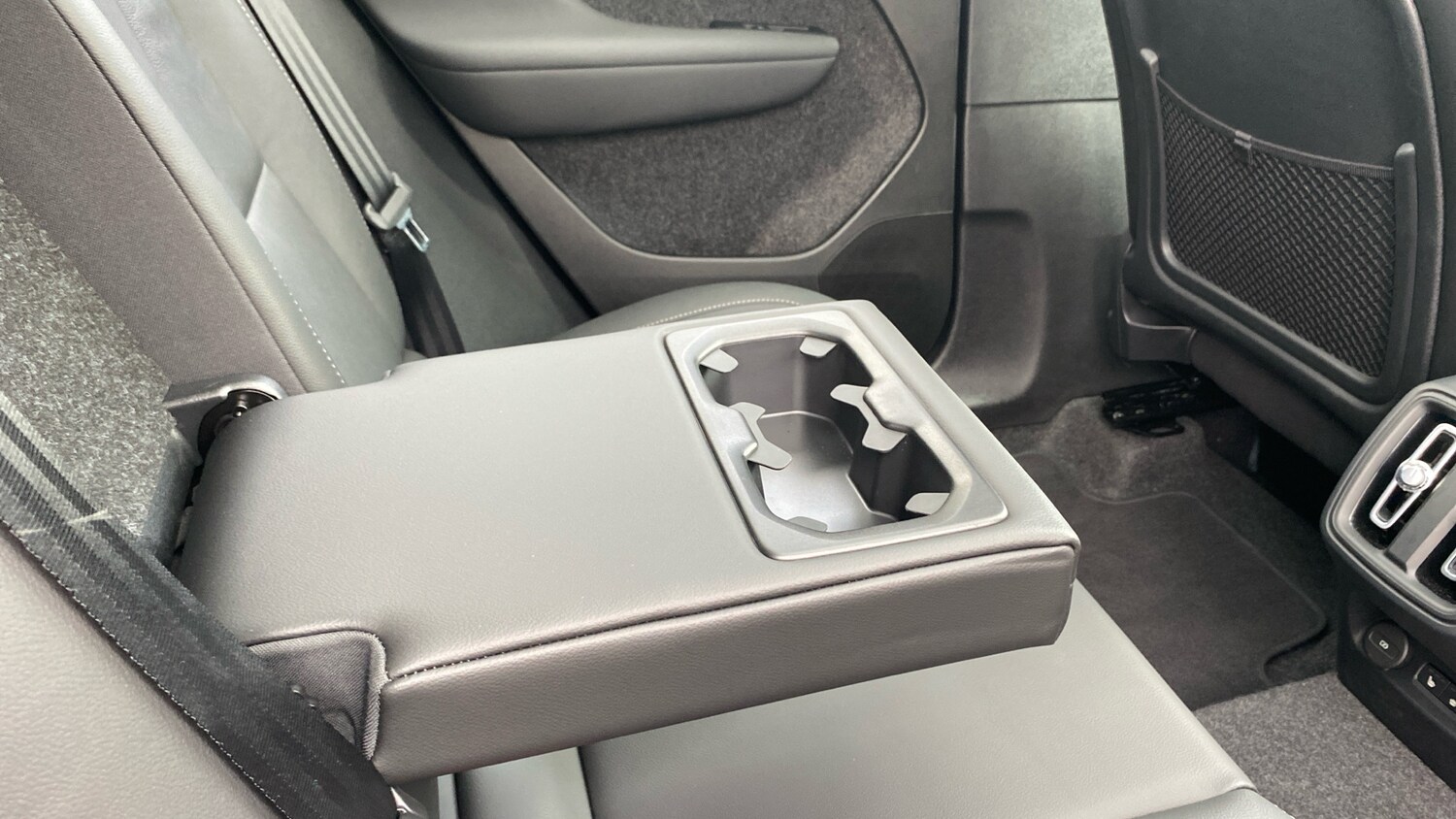 Used Volvo XC40 2025 for sale - 76006683: Photo 25