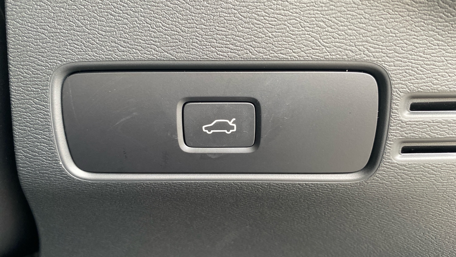 Used Volvo XC40 2025 for sale - 76006683: Photo 40