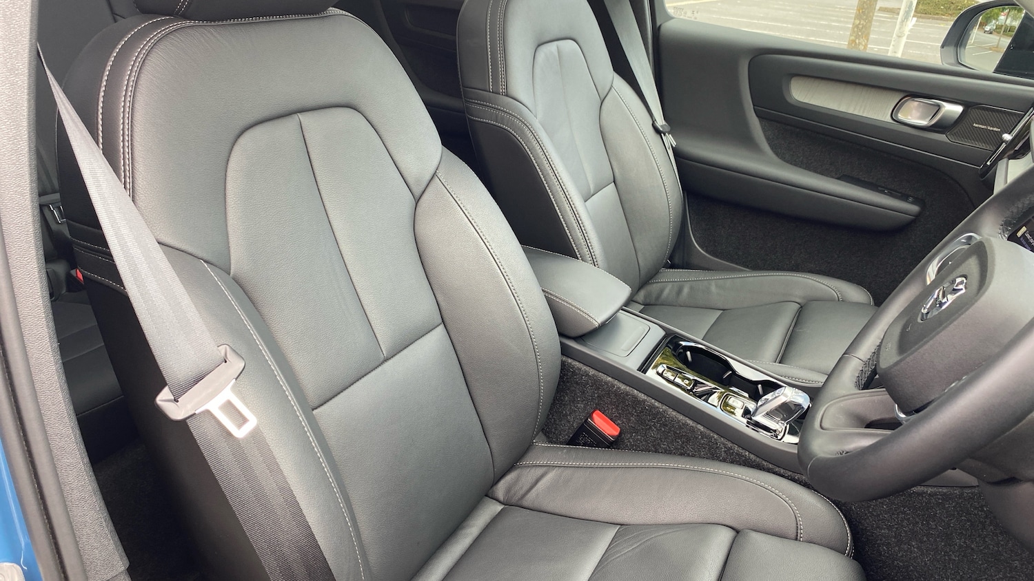 Used Volvo XC40 2025 for sale - 76006683: Photo 9