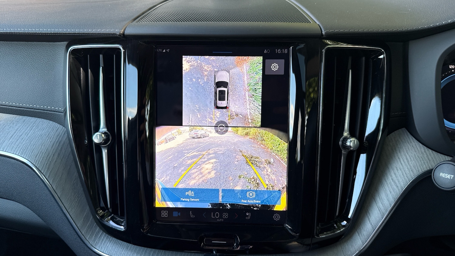 Used Volvo XC60 2024 for sale - 76719962: Photo 32