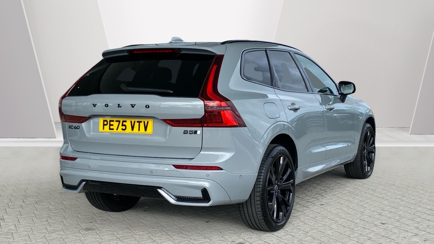 Used Volvo XC60 2025 for sale - 77851185: Photo 2