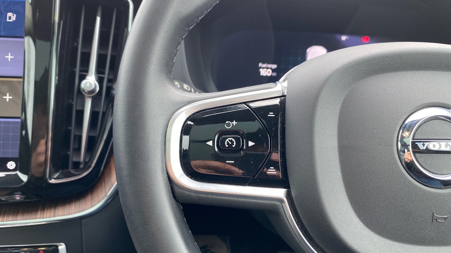 Used Volvo XC60 2022 for sale - 76877776: Photo 17