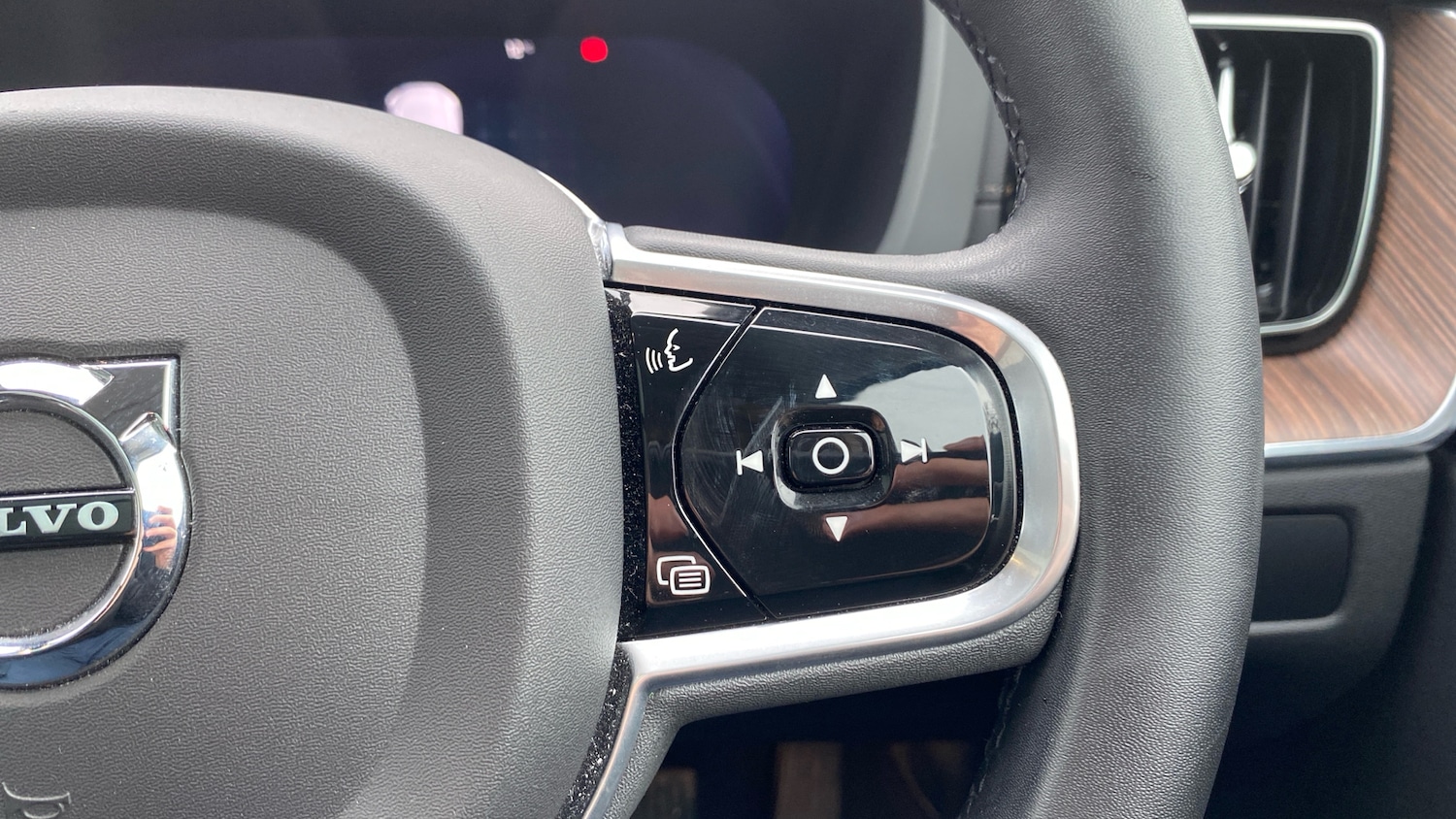 Used Volvo XC60 2022 for sale - 76877776: Photo 18