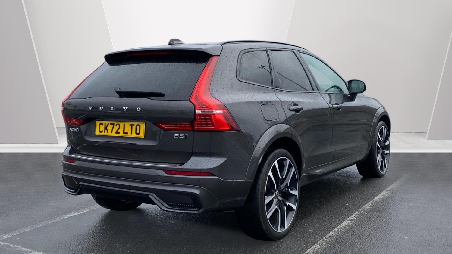 Used Volvo XC60 2022 for sale - 76877776: Photo 2