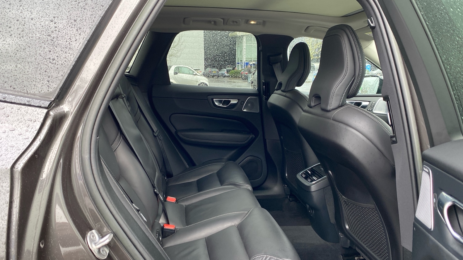 Used Volvo XC60 2022 for sale - 76877776: Photo 6