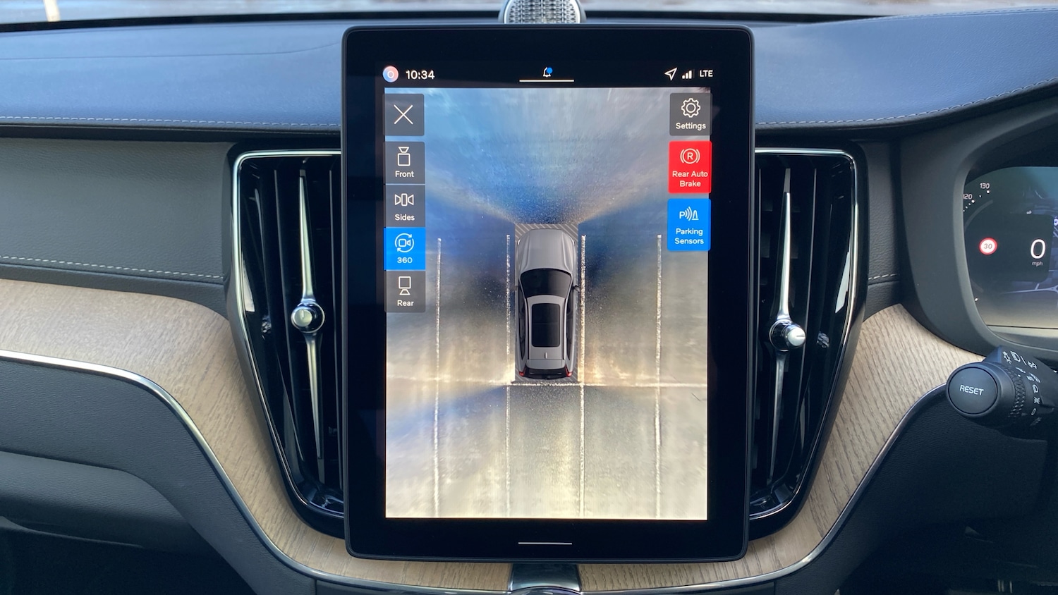 Used Volvo XC60 2025 for sale - 77323779: Photo 16