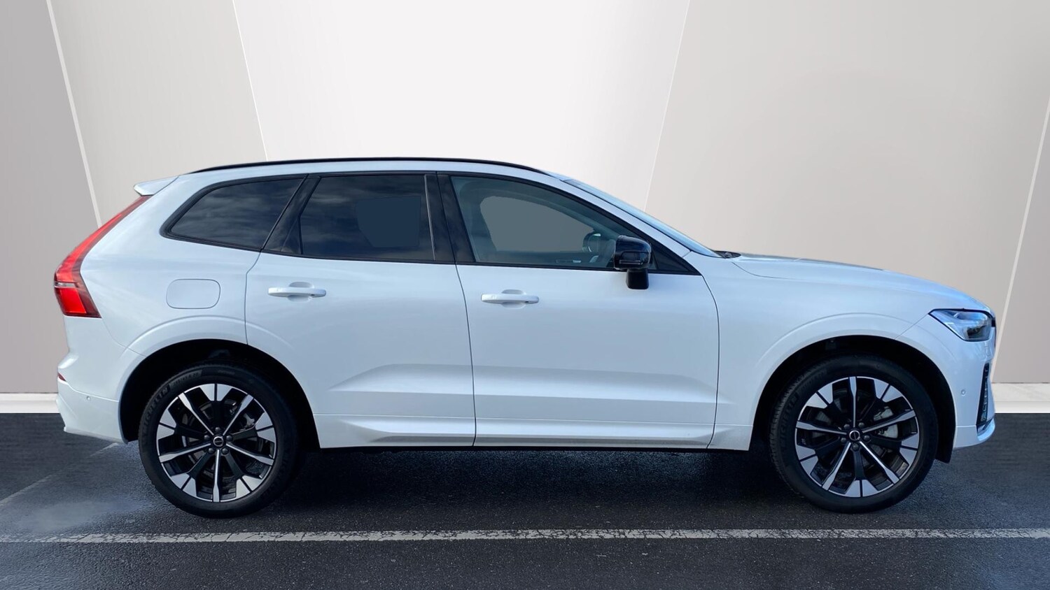 Used Volvo XC60 2025 for sale - 77323779: Photo 3