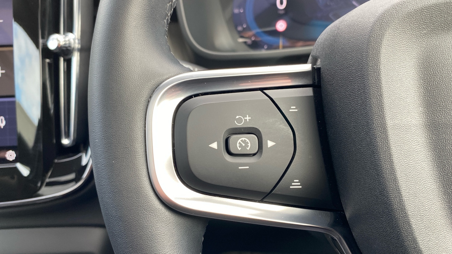 Used Volvo XC40 2025 for sale - 77069547: Photo 18