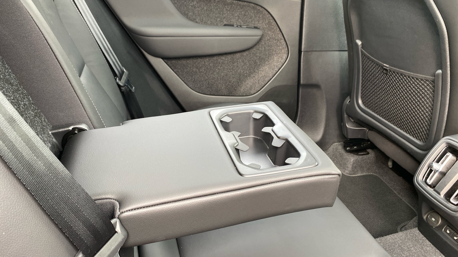 Used Volvo XC40 2025 for sale - 77069547: Photo 25