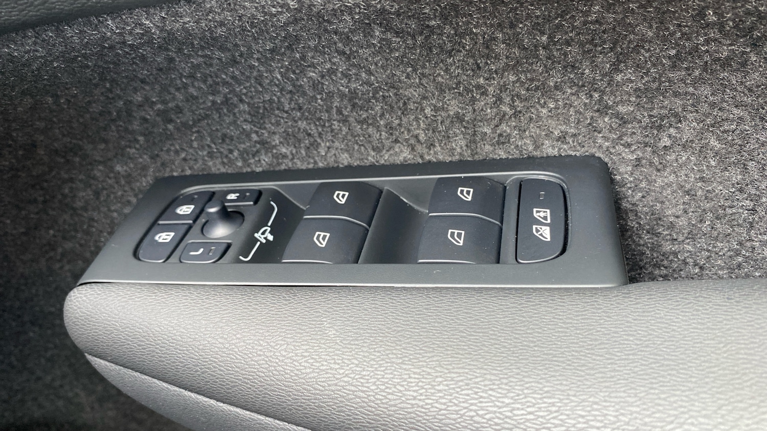 Used Volvo XC40 2025 for sale - 77069547: Photo 26