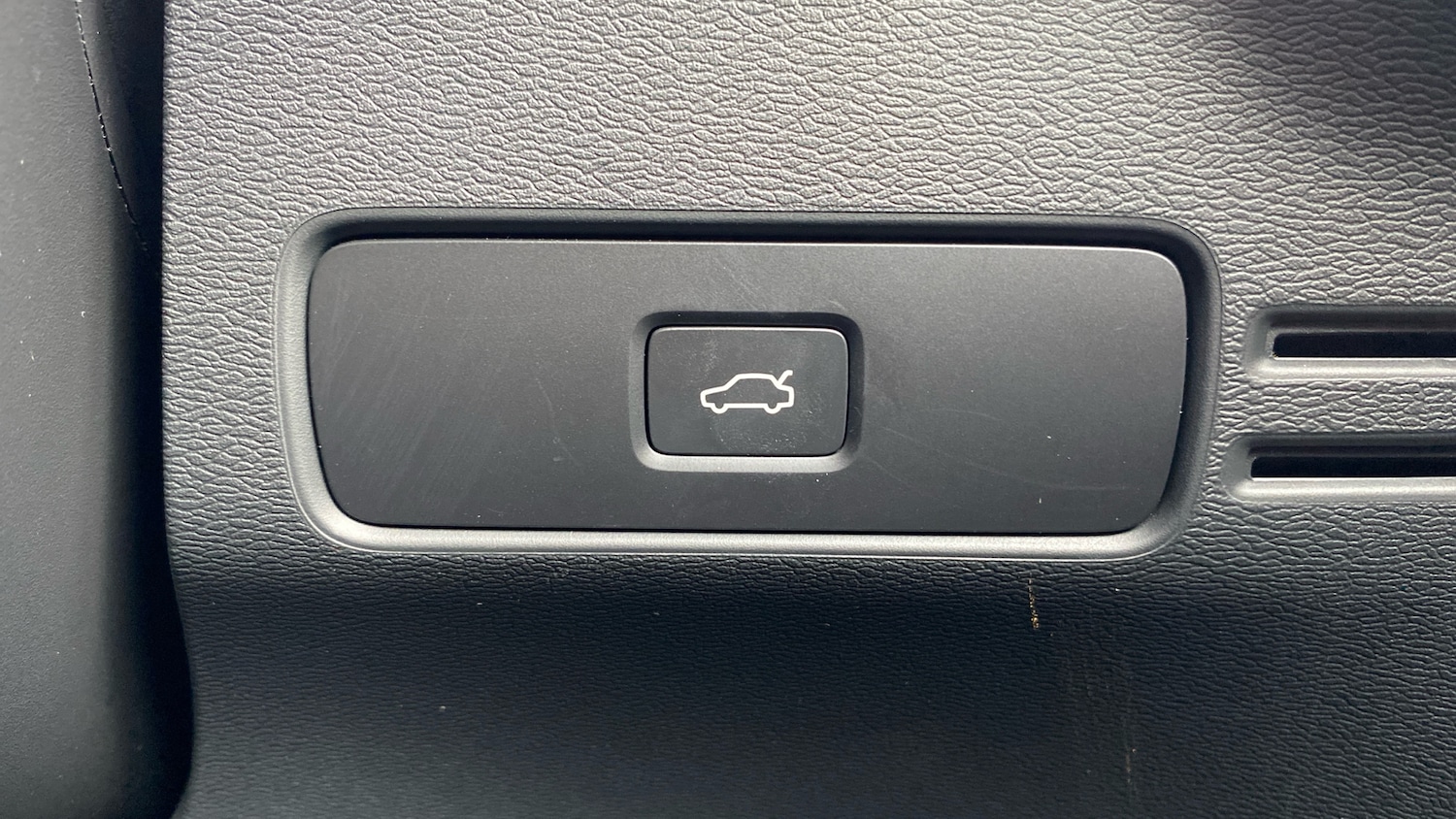 Used Volvo XC40 2025 for sale - 77069547: Photo 40