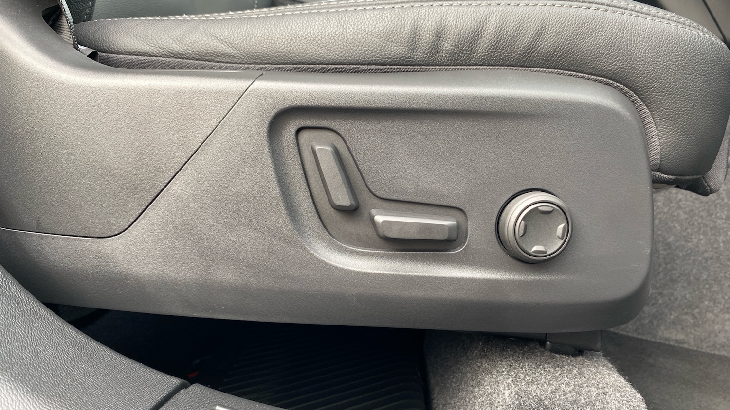 Used Volvo XC40 2025 for sale - 77069547: Photo 41