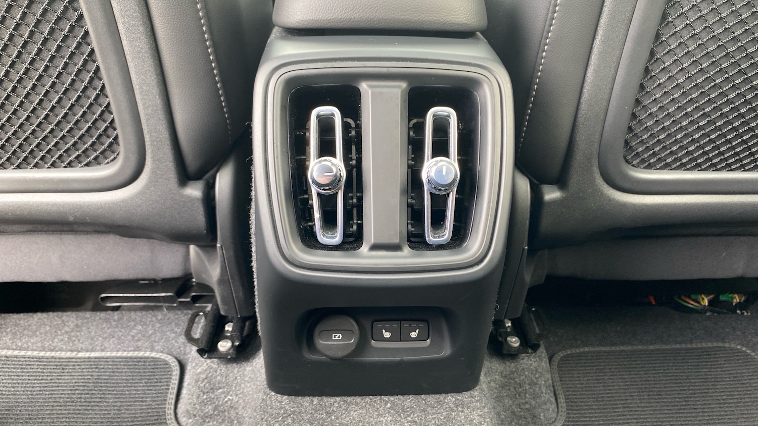 Used Volvo XC40 2025 for sale - 77069547: Photo 42