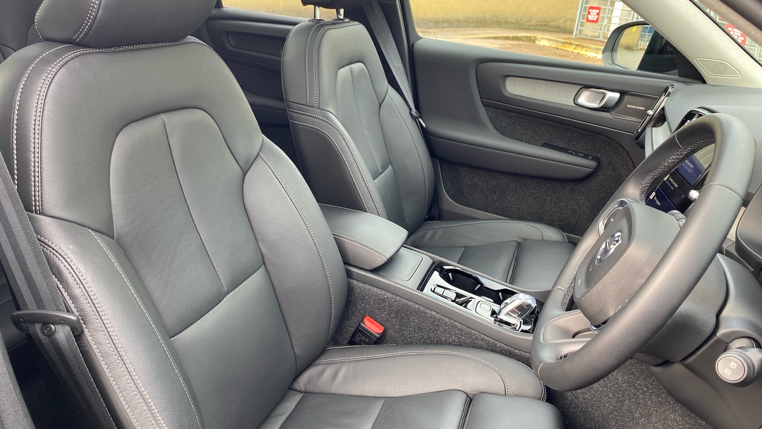 Used Volvo XC40 2025 for sale - 77069547: Photo 9