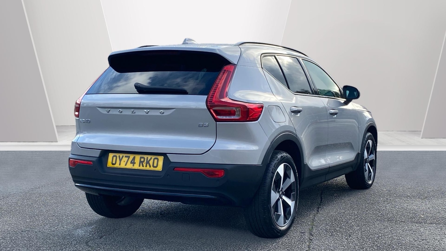 Used Volvo XC40 2024 for sale - 76653263: Photo 2