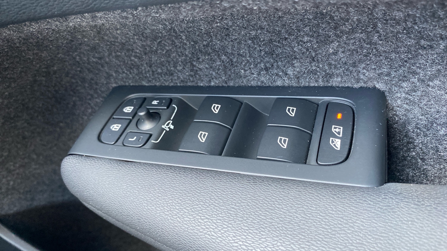 Used Volvo XC40 2024 for sale - 76653263: Photo 29