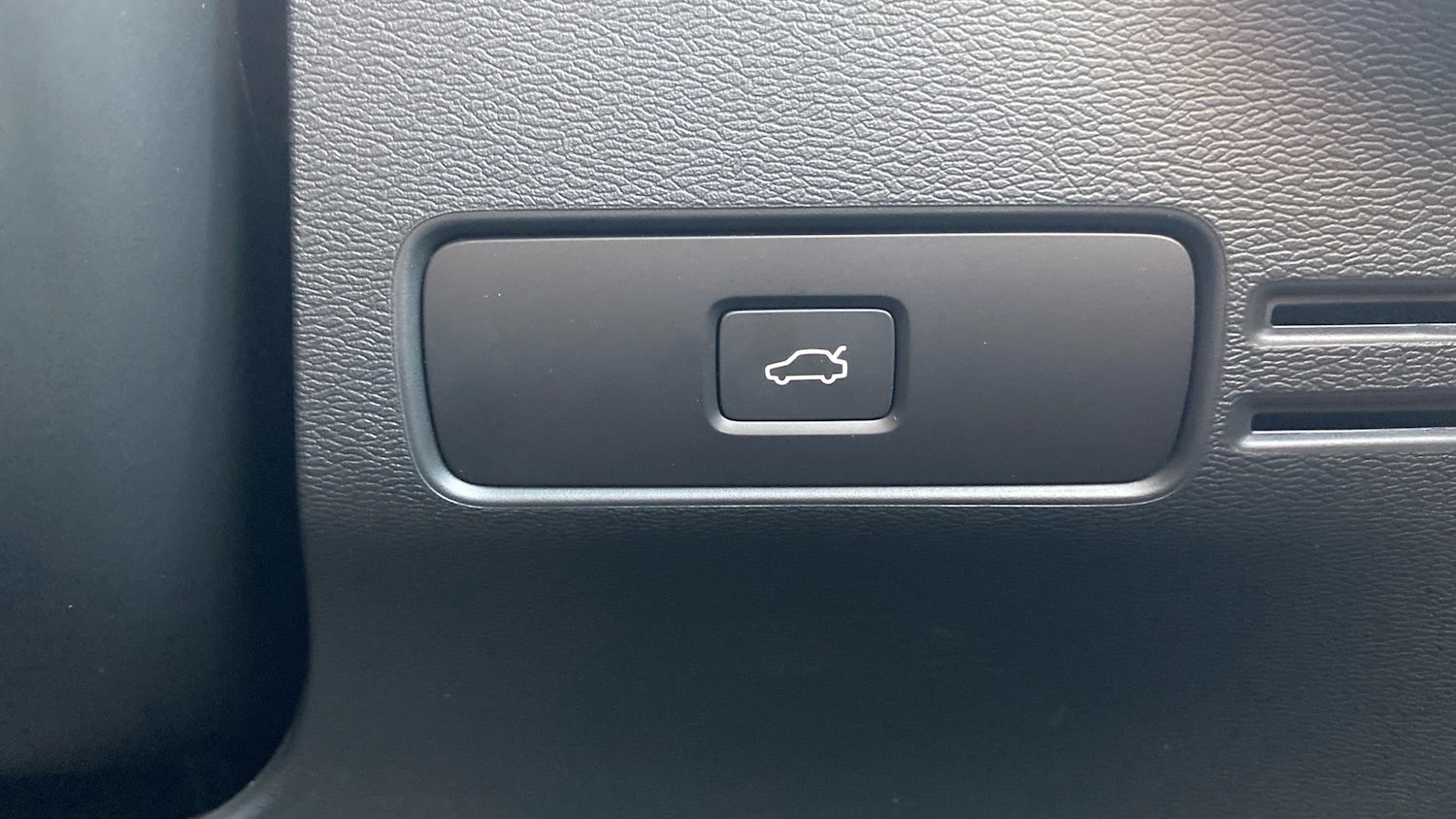 Used Volvo XC40 2024 for sale - 76653263: Photo 30