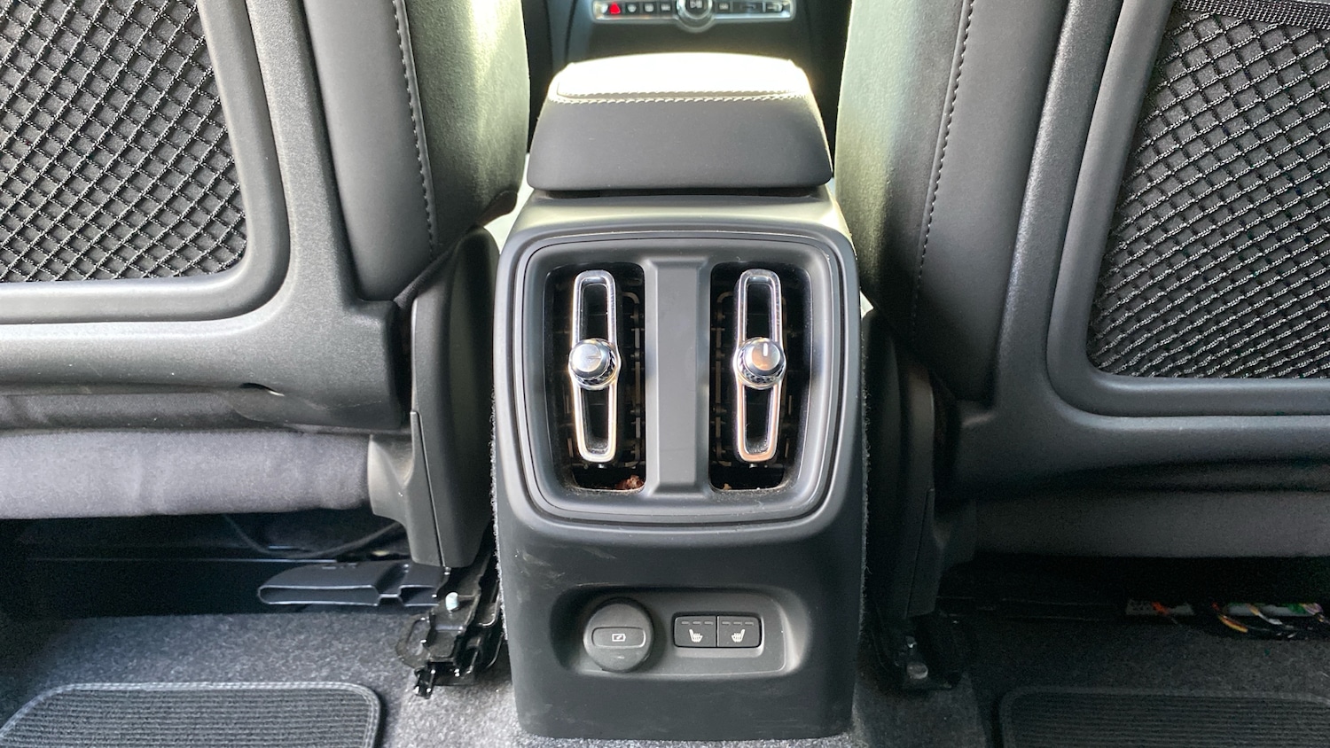 Used Volvo XC40 2024 for sale - 76653263: Photo 32