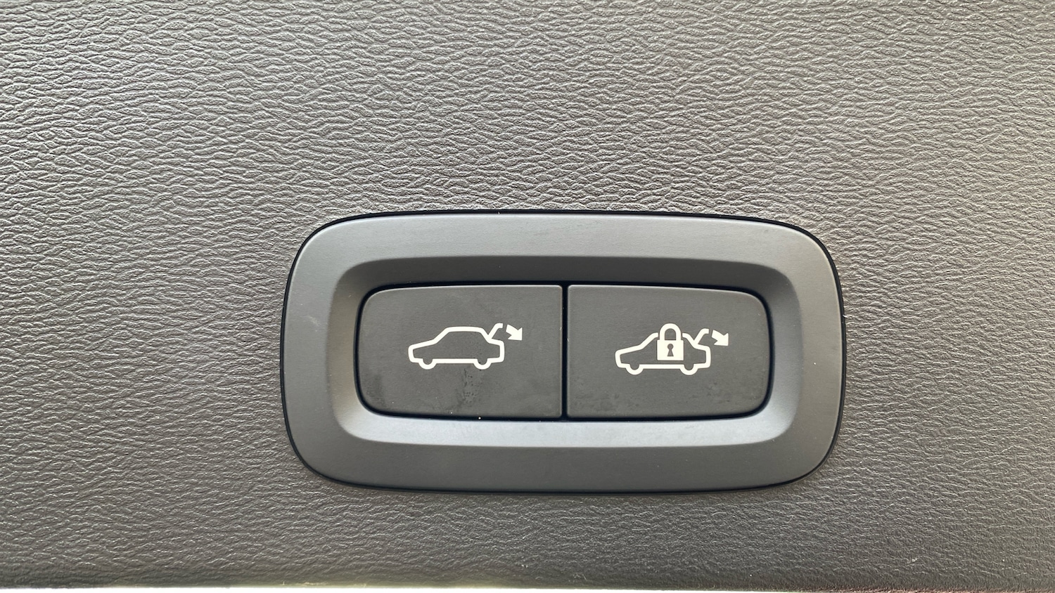 Used Volvo XC40 2024 for sale - 76653263: Photo 35