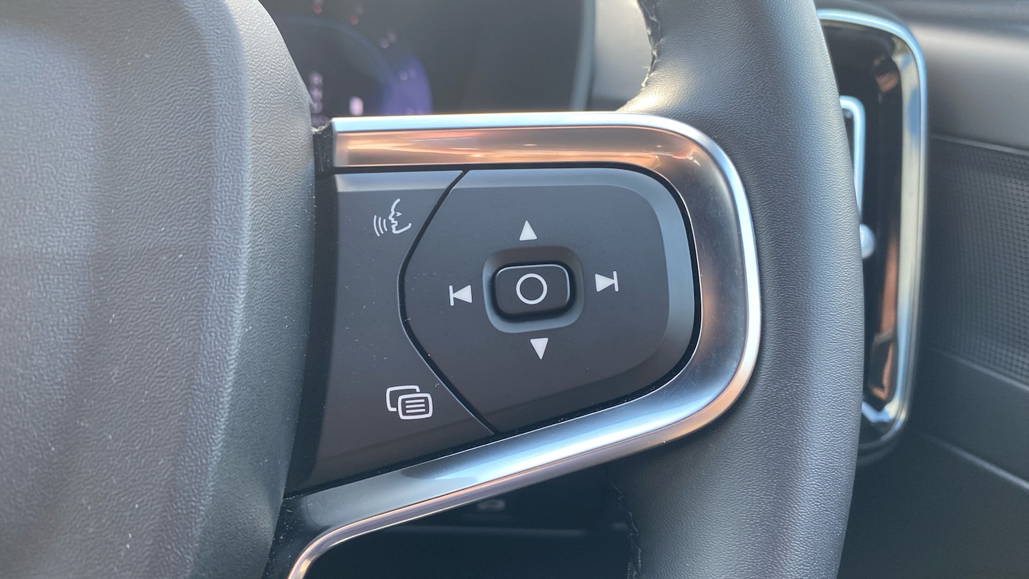 Used Volvo XC40 2024 for sale - 76653263: Photo 39